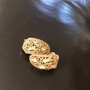 Vintage Trifari earrings with an East Indian vibe.